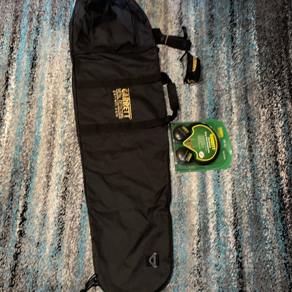 New Garrett BAG,detector,headphones and screen cover DOES NOT include detector